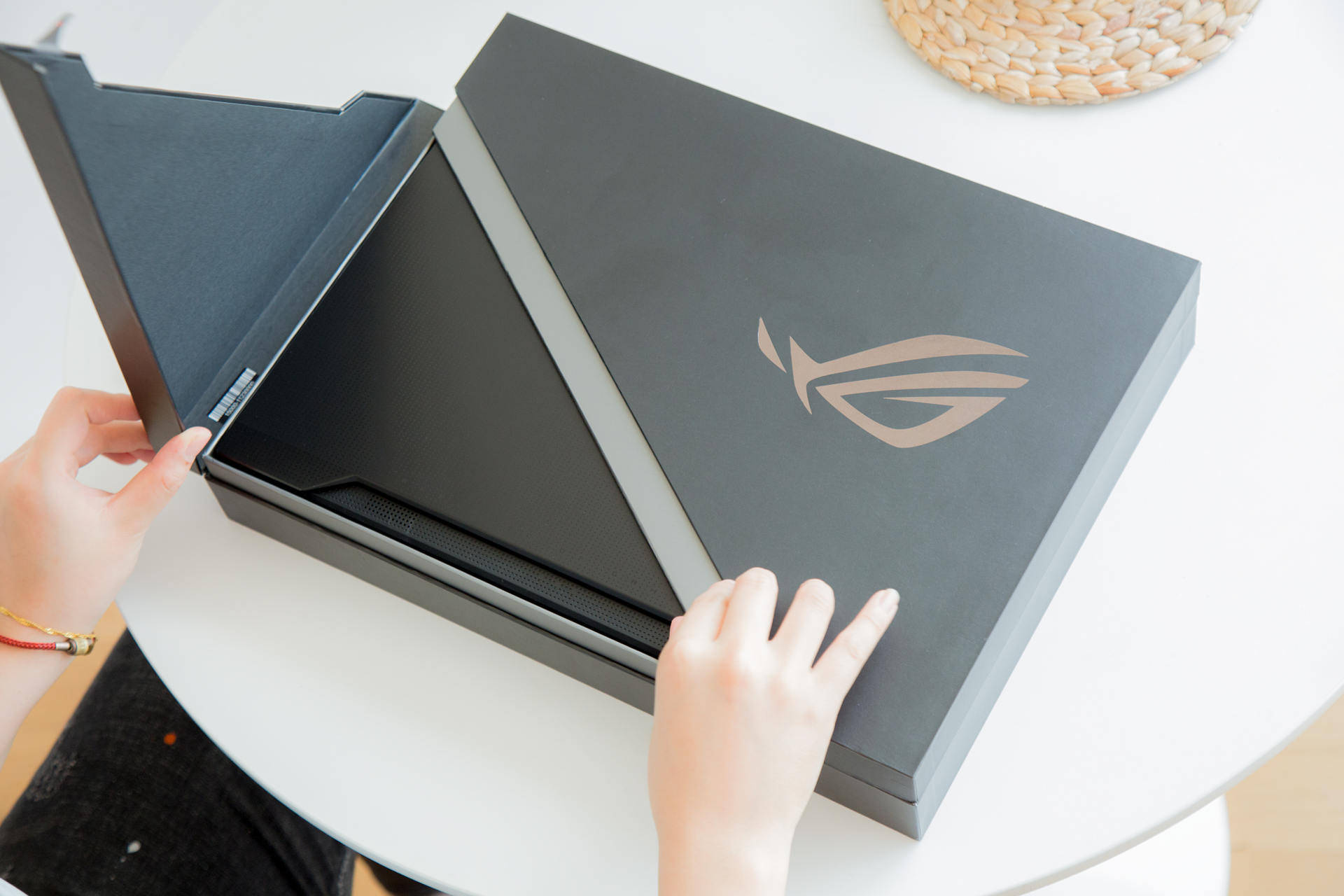 价值五万元的上手体验rog冰刃5双屏开箱双屏玩法乐趣多