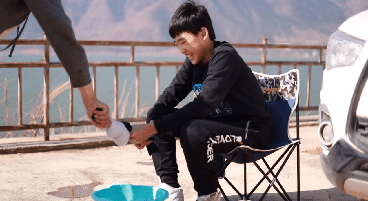 父亲花54天带叛逆儿子房车旅行 但凡有办法都不会走这步 徐云峰