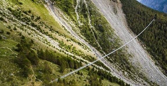 世界上最长的步行吊桥，距离地面85米，敢挑战的人真胆大