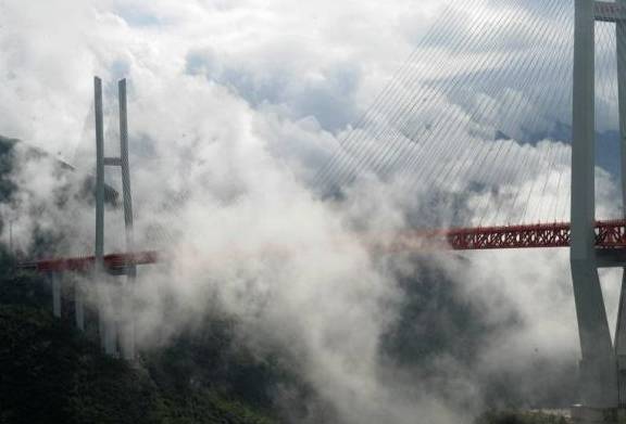 世界第一高桥尼珠河大桥，深山峡谷架高桥，巨龙飞舞入云端！