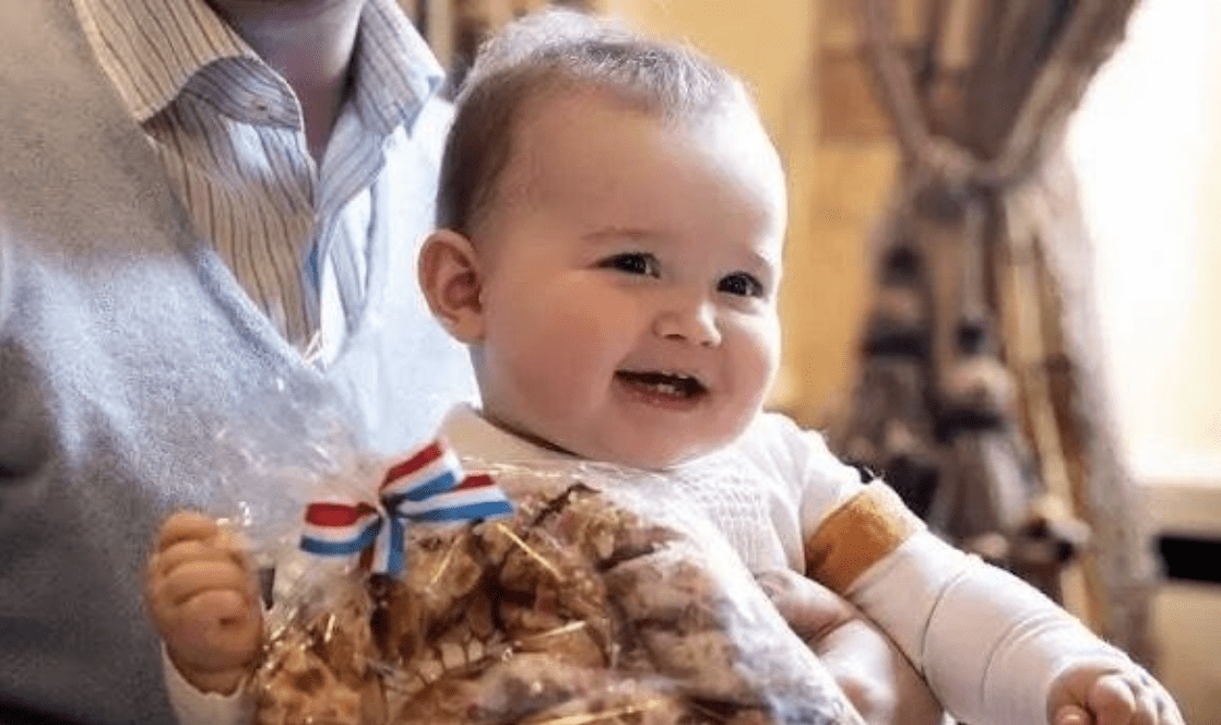 卢森堡小王子首次亮相面对镜头不惧不哭颜值称霸欧洲王室