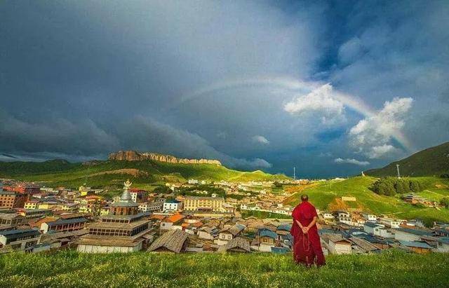 比新疆绚丽，比西藏神圣，这个地方美了千年，却一直被遗忘