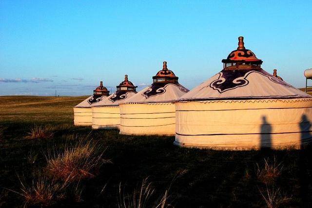 在内蒙古旅游过夜，床头的红绳千万不能碰，看完你就明白了！