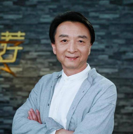 为角色牺牲扮丑,今52岁成荧幕男神_刘波