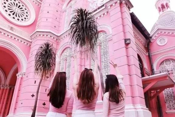 东南亚有座超浪漫教堂：从内到外都是粉色，花了六年才成功竣工！