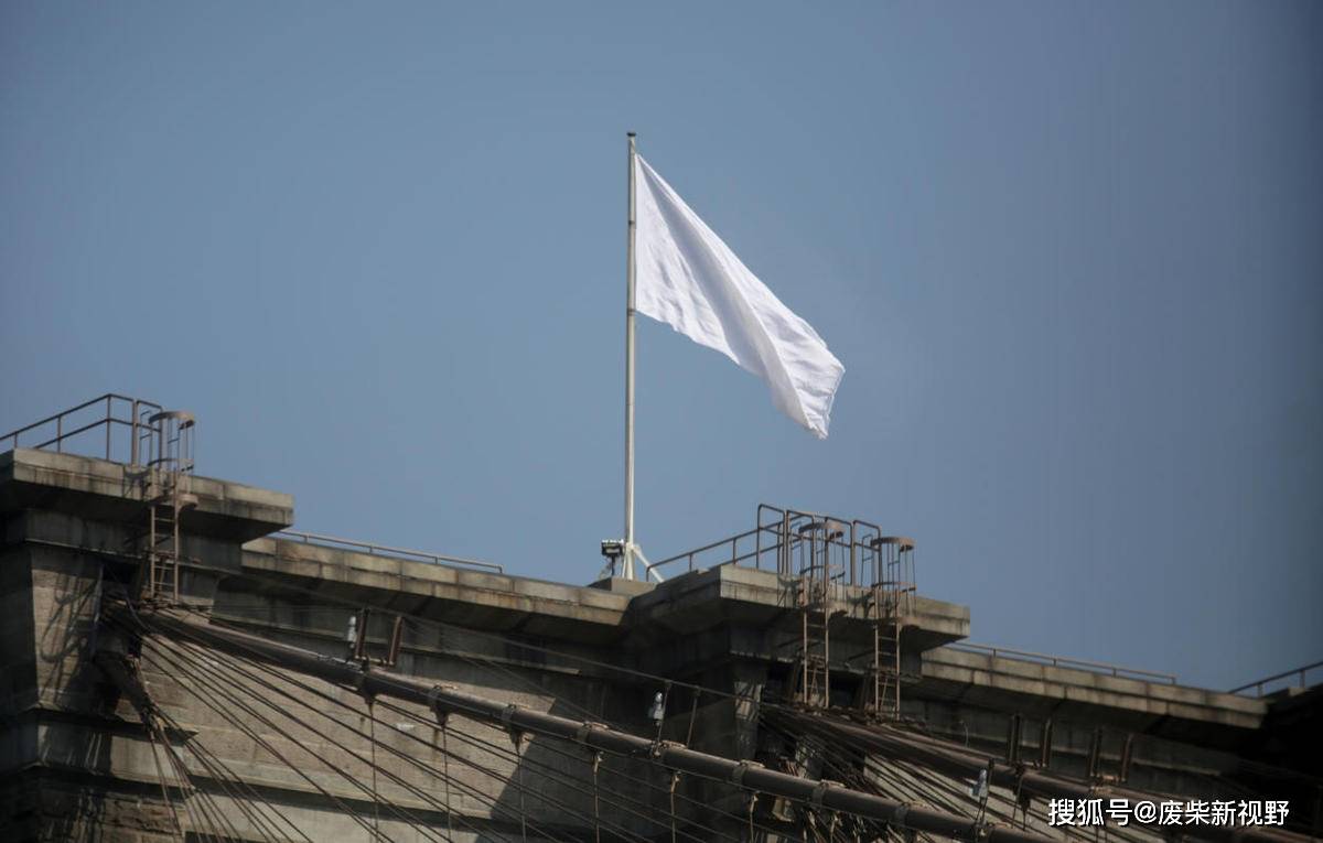 历史上唯一一个用白旗当国旗的国家,历经百年后居跻身5常之一