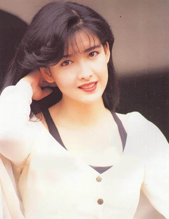 90年代复古港妆可以代表香港颜值的女星非周慧敏莫属