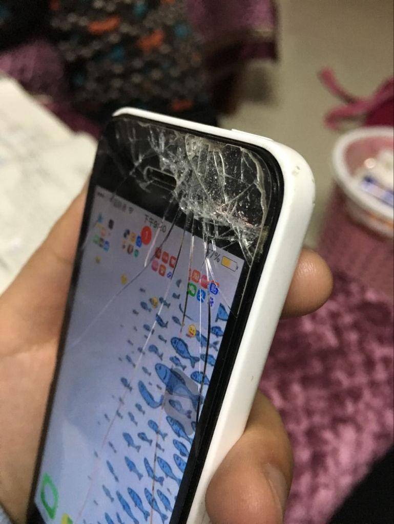 梦见旧手机屏幕摔稀碎 做梦梦到手机屏幕摔裂了