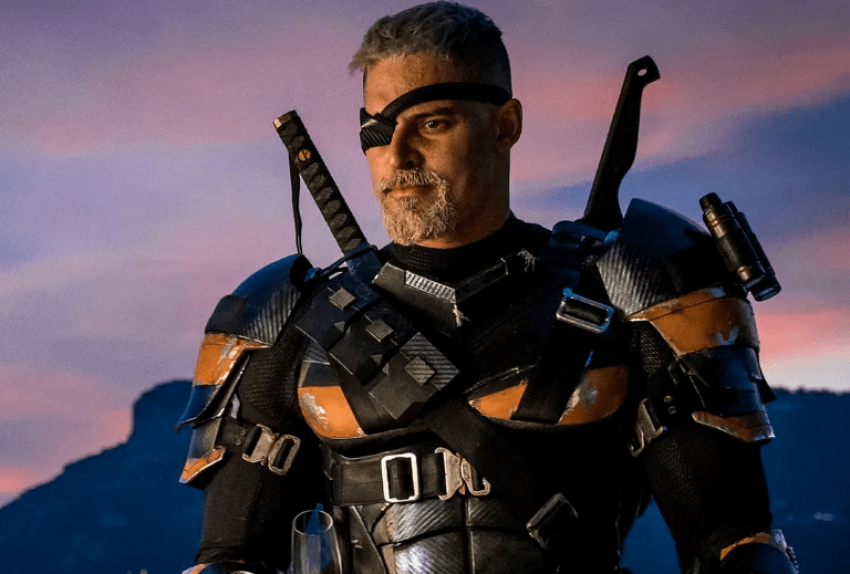 随后,卢瑟向丧钟透露,蝙蝠侠的真实身份是布鲁斯·韦恩.