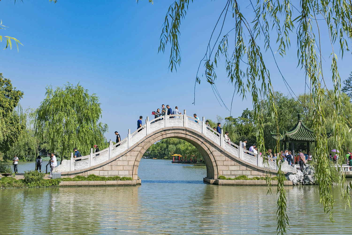 中国最适合养老的4个三线城市，宜居优美房价低，轻松享受慢生活