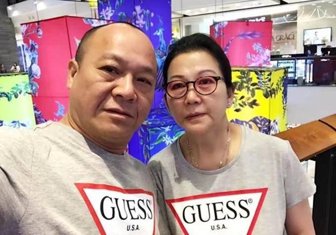 陈惠敏与新婚妻子出海患癌一年身体康复8成吃海鲜大餐心情好