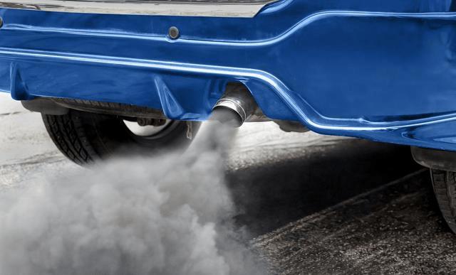 开车那些事儿车子排气管起白烟了正常吗