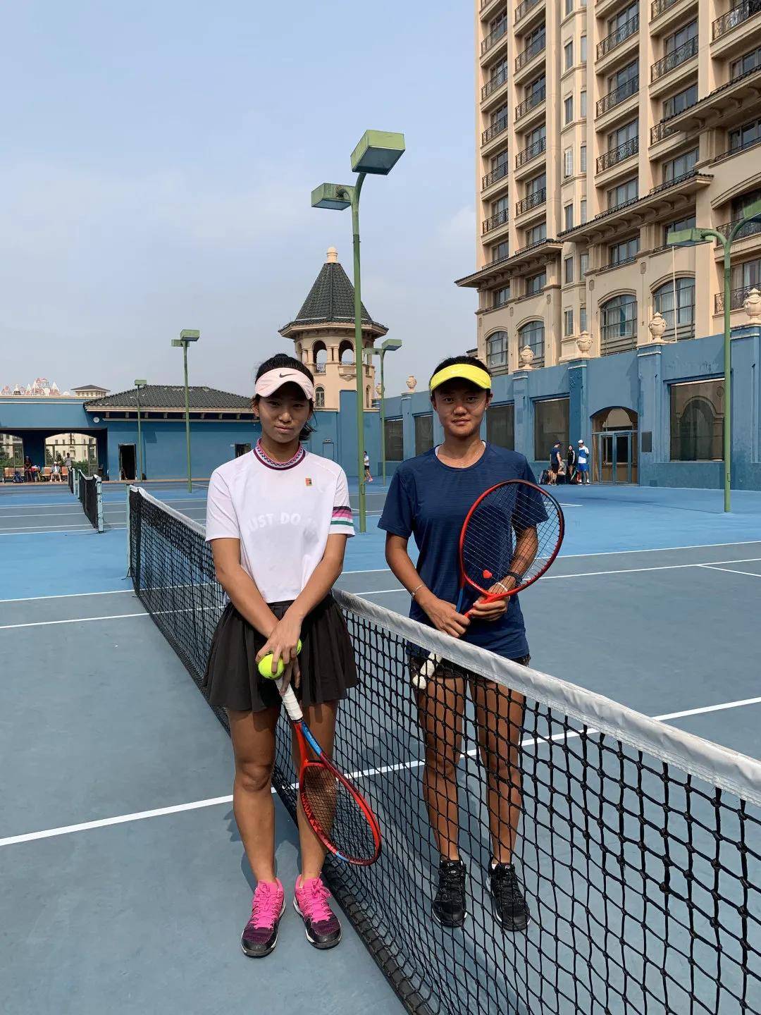 弘金地国际网球学院与星河湾职业网球俱乐部女子球员交流赛圆满结束