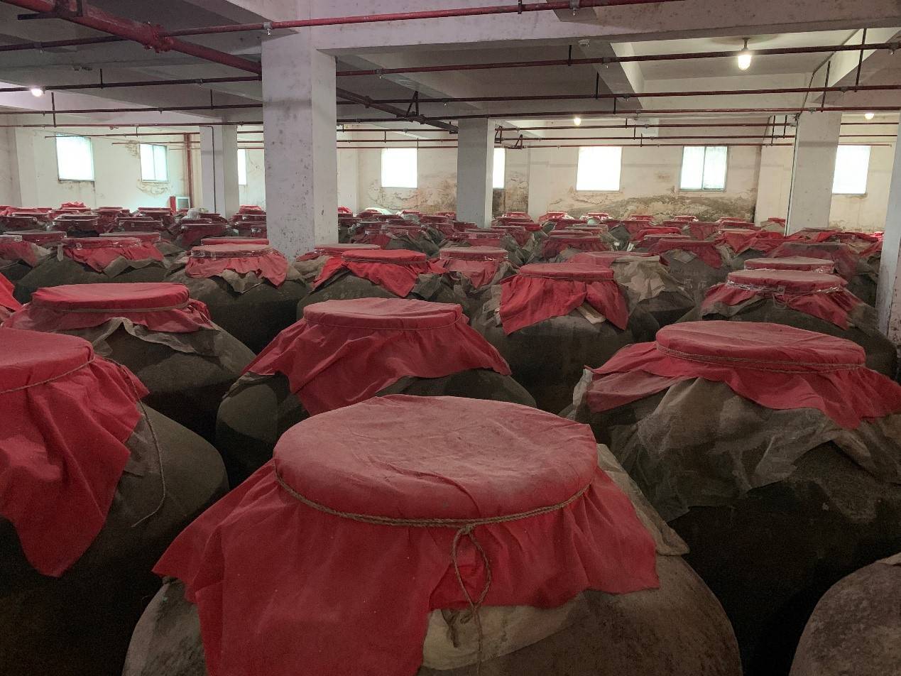 为什么好酱酒都用土陶坛存放?