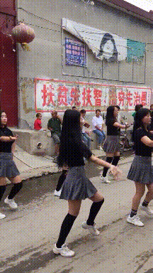 图片[1]-GIF搞笑段子：再次说明，广场舞好看与否在于，而是谁在跳舞。-妖次元
