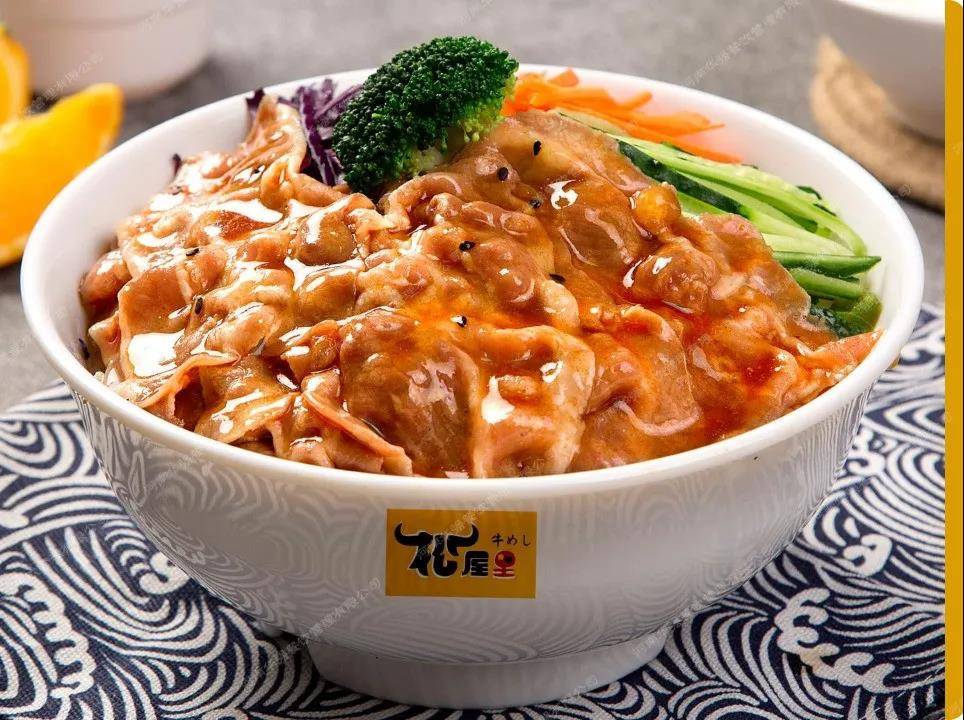 高校食堂品牌连锁松屋里牛肉饭