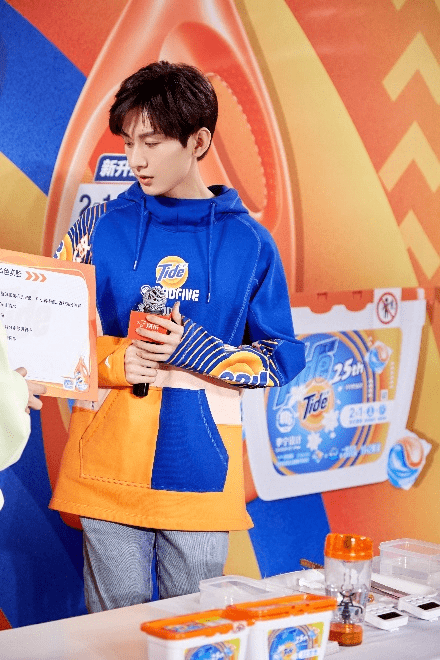 "本色当潮,毅起出彩" 汰渍潮流店营业中 品牌大使成毅助力新品发布