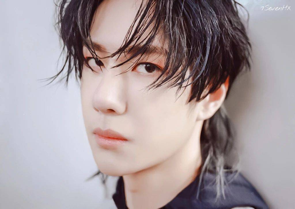 王一博壁纸气质如此高贵长相如此精致真是俊极雅极