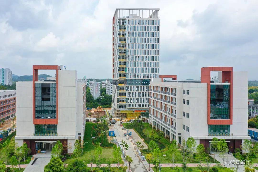 承载着300万阳江人民的"大学梦",今年6月28日,学校将迎来家长开放日,9