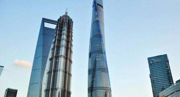 中国第一高楼，高达729米，比上海中心大厦高100米，仅次于迪拜塔