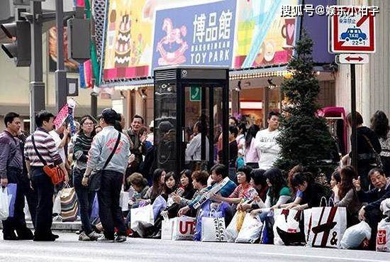 在日本旅游时，当地人对你弯了一下食指，你一定要保持警惕