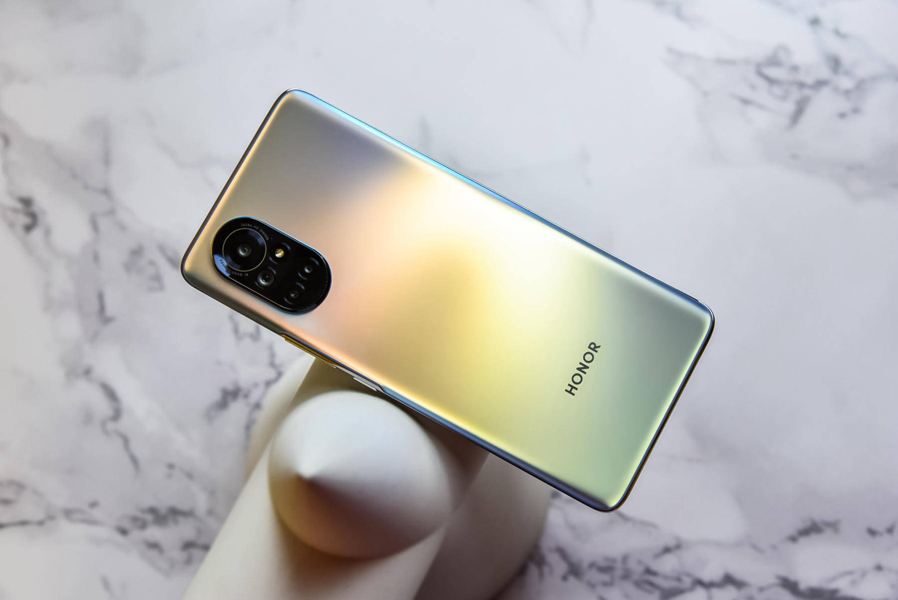 10亿色超曲屏66w快充6400万主摄荣耀v40轻奢版体验