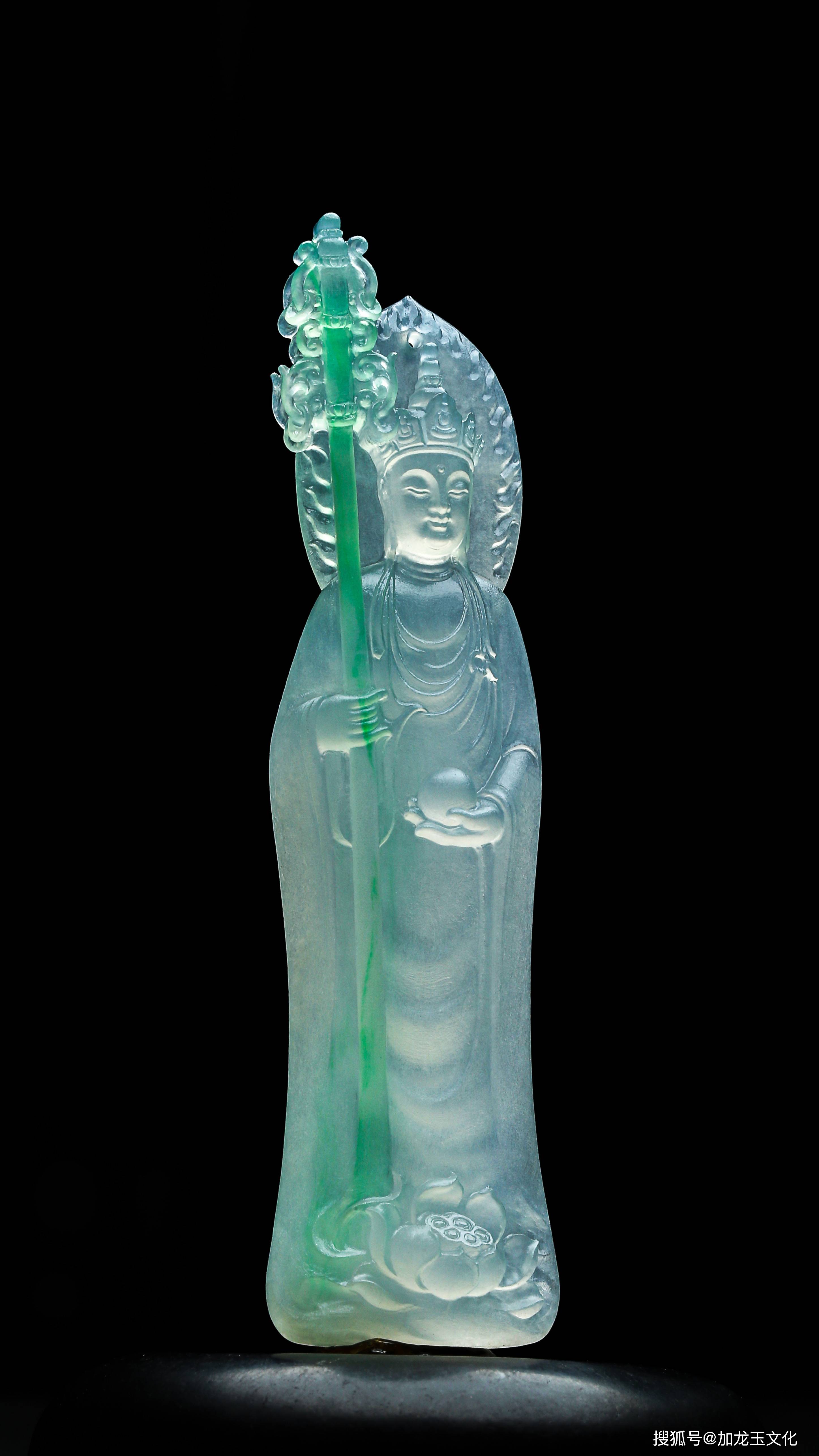 加龙老师俏色巧雕的翡翠艺术——《关二爷》