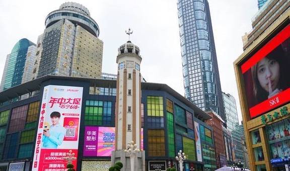 中国第一条步行街在重庆，这里年商贸销售总额达到上百亿元
