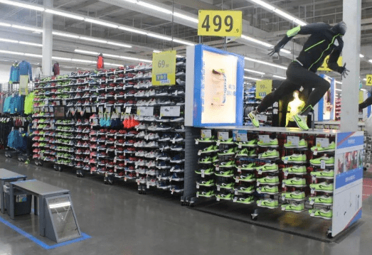 安踏6年输光400亿：创始人都成老赖了 一代鞋王完了？(图1)