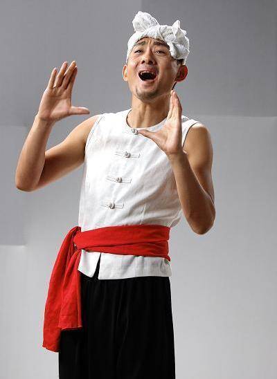 丹开花红艳艳》获得《星光大道》年度总决赛冠军,甚至超越了凤凰传奇