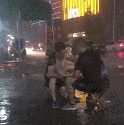原创
我特么的也惊呆了,这不是我家里掏屎的铁锹!