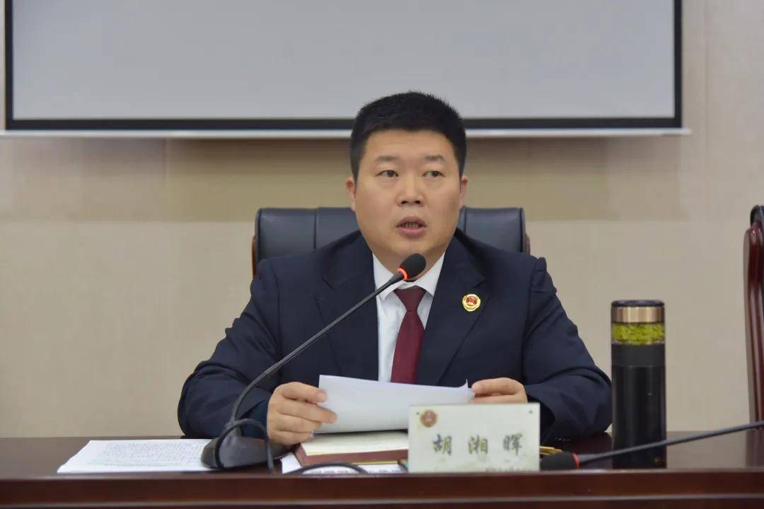 教育整顿树典型学英模勇担当促奋进