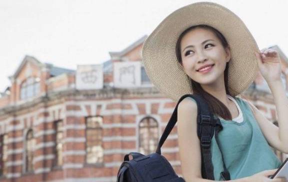 为什么中国人旅行大多喜欢“拖箱子”，而外国人“爱背包”呢？