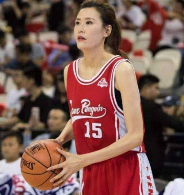 篮球女神许诺 身高1米95 白皙长腿1米3 择偶一条件无人能满足 中国女篮