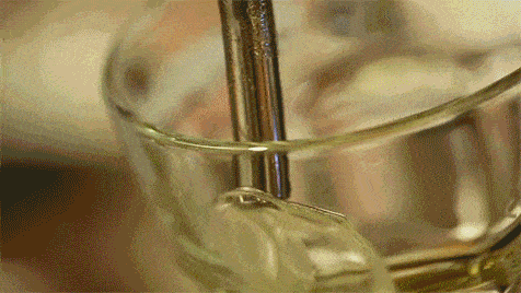 哈啤酒吃蛤蜊青岛饮都之城