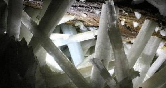 世界上最大的水晶洞穴！埋藏无数巨型水晶！就是没几个人敢进去！