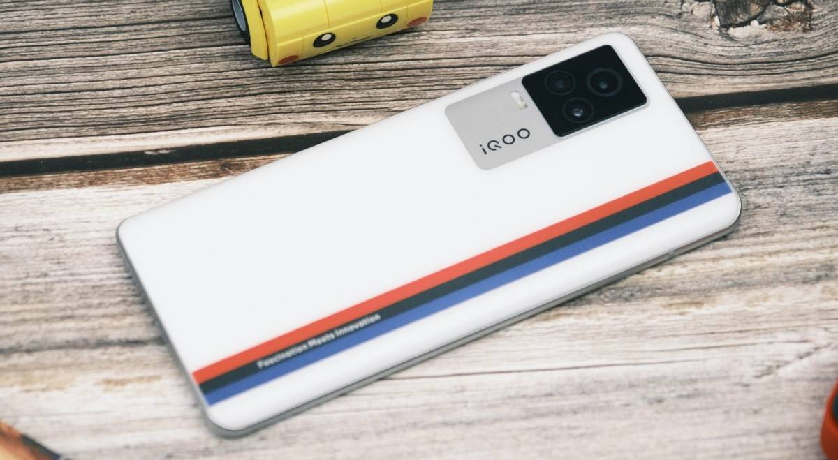 vivox60pro和iqoo7横向对比强者之间的对决