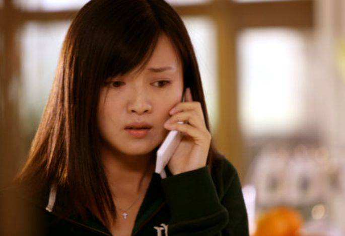 作品中出演妈妈或者是婆婆级的角色,但是傅晶出演的角色年龄跨度非常