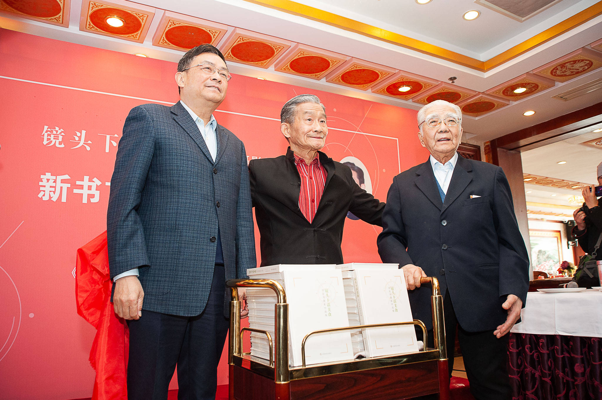 据了解,该书收录了王义均大师门下的徒弟,徒孙等多人作品,他表示,"这