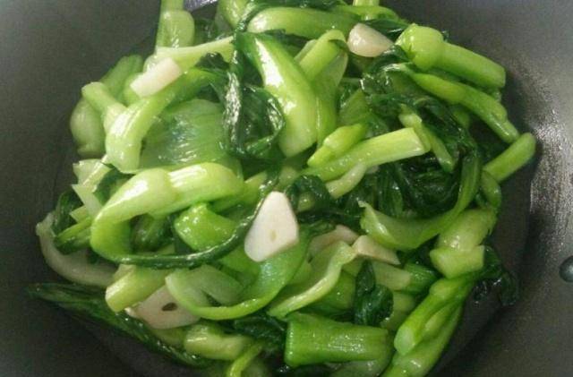 什么蔬菜炒菜吸油 03335b16a4004702b3ef079bffc38341.jpeg