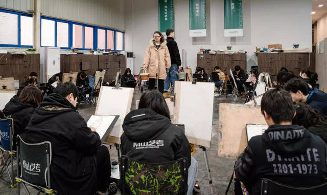 高中生要不要走美术艺考可以参考美术艺考的优势和劣势