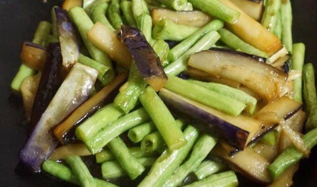 家庭炒猪肉怎么炒好吃 48f0a61dac214629a49f4a6cae51104d.jpeg