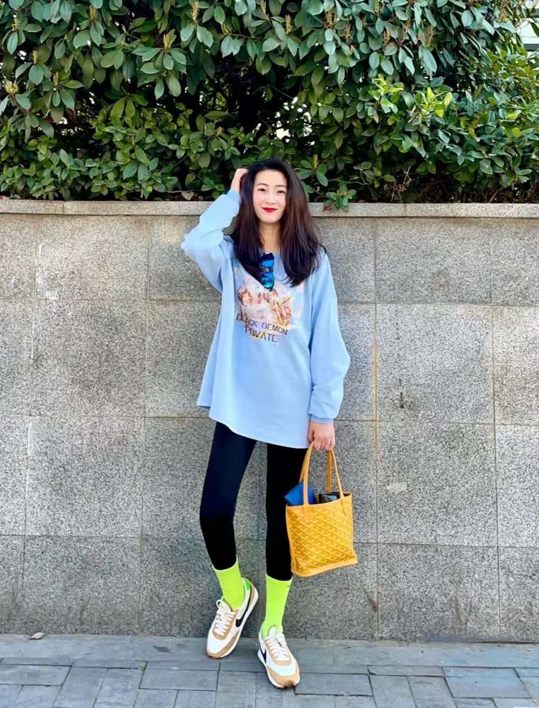 黑色鲨鱼裤怎么搭配衣服好看