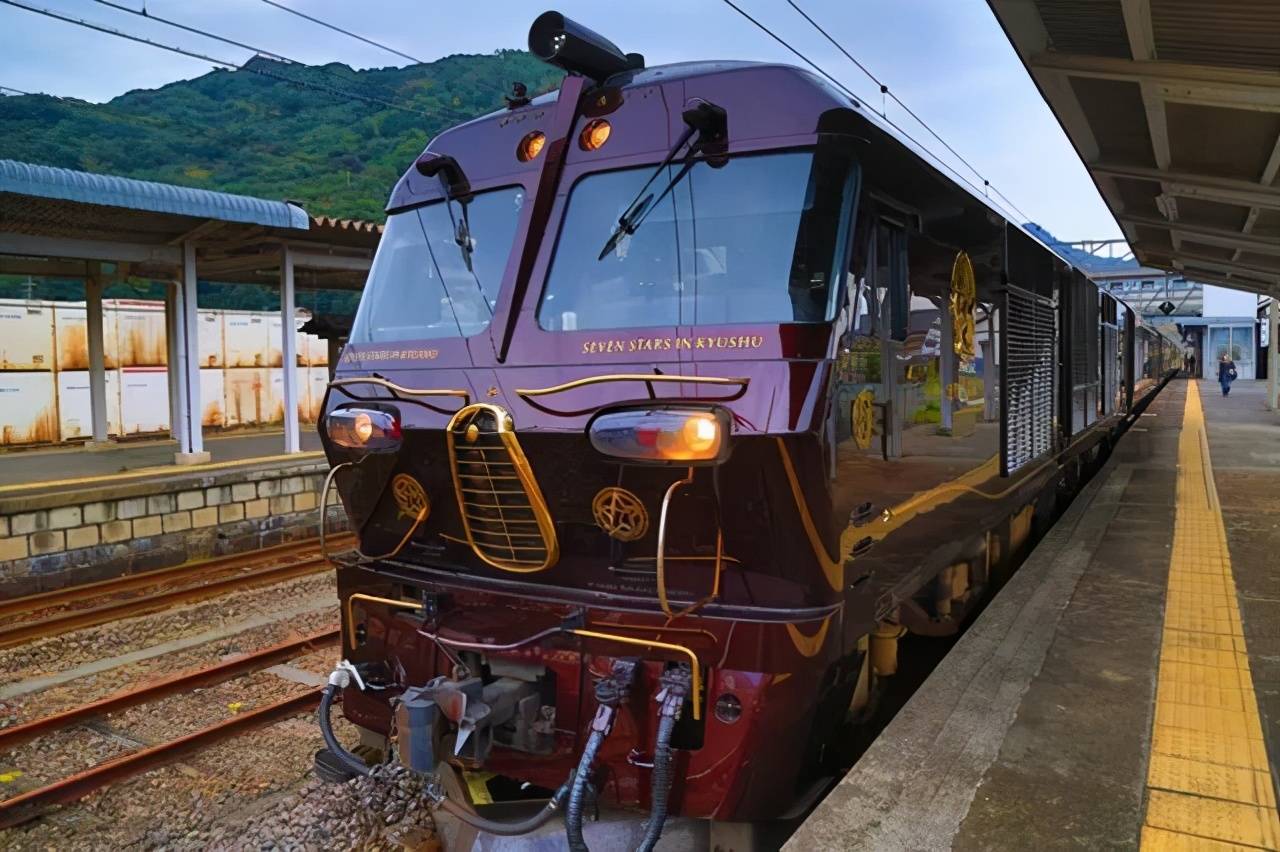 四川开通熊猫旅游专列，可以唱歌打麻将的火车，网友担心坐过站