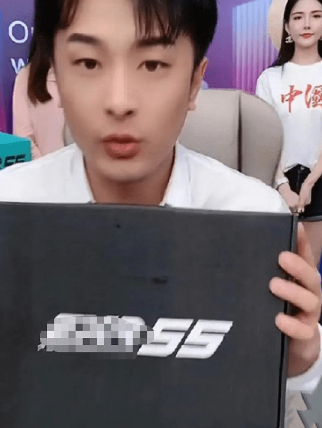 网红辛巴首播送5万台手机被曝12元一斤当天就翻车