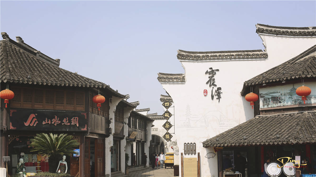 江南安静的小镇并不多，名镇蚕丝文化发源地，只为一场最质朴相遇