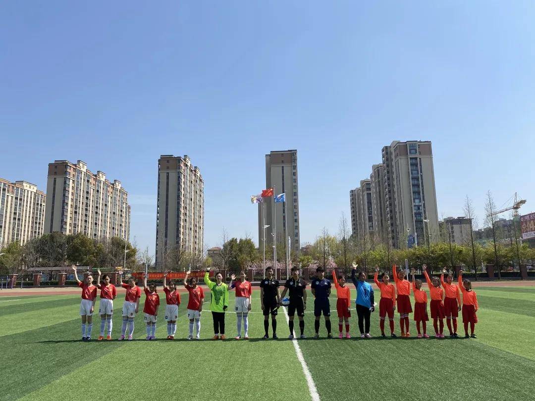 江苏省扬州世明双语学校小学部女子代表景区参加足球联赛