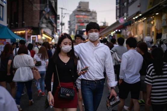 疫情过后，韩国拉出“欢迎中国游客”红幅，网友：太晚了不去了
