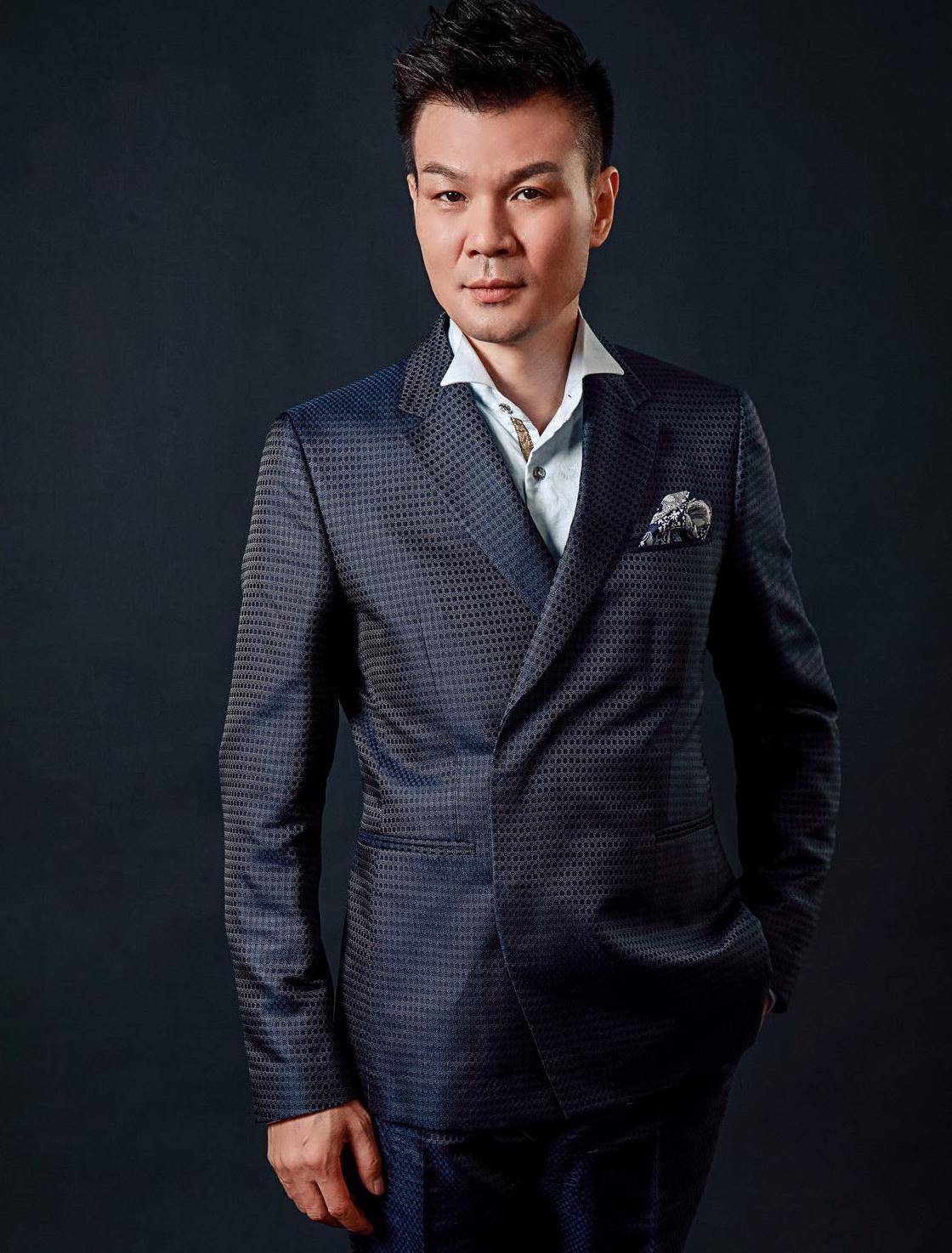 很多他的老观众都留言让"彬哥"保重,李彬倒是配得上这样的称呼的.