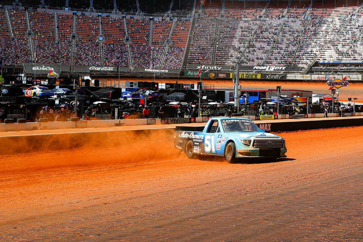 原创惊险刺激,纳斯卡越野赛的安全车撞上了赛车